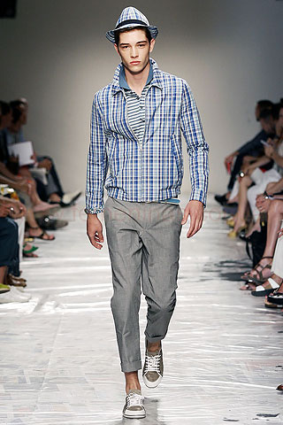 Moschino Moda Hombre Verano 2011